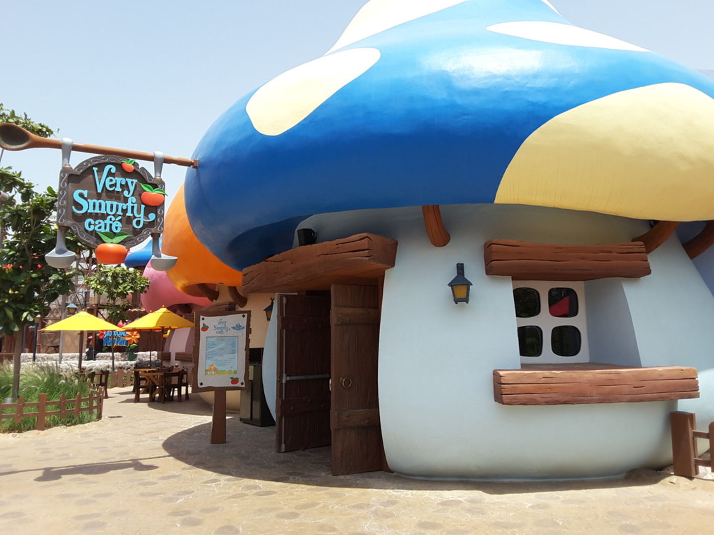 HiDubai-business-very-smurfy-cafe-food-beverage-restaurants-bars-saih-shuaib-1-dubai-2
