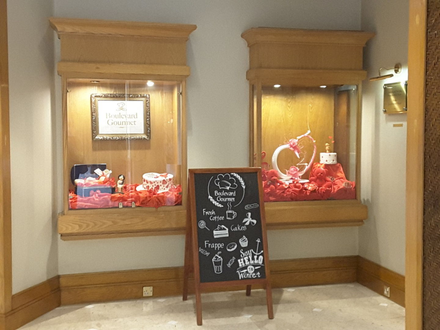 HiDubai-business-boulevard-gourmet-food-beverage-bakeries-desserts-sweets-al-rigga-dubai-2