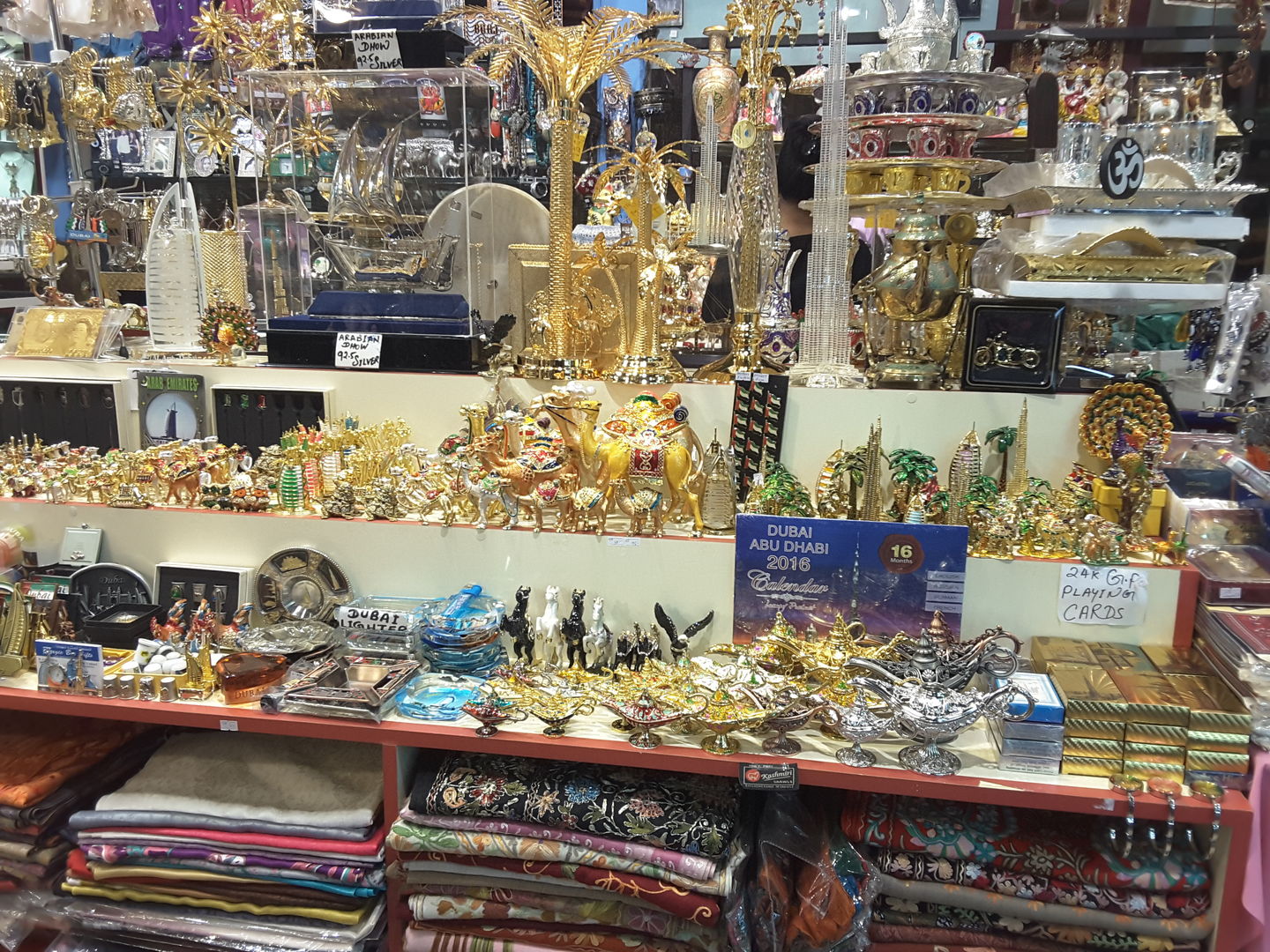 HiDubai-business-magic-box-gifts-shopping-souvenirs-gifts-al-fahidi-al-souq-al-kabeer-dubai-2