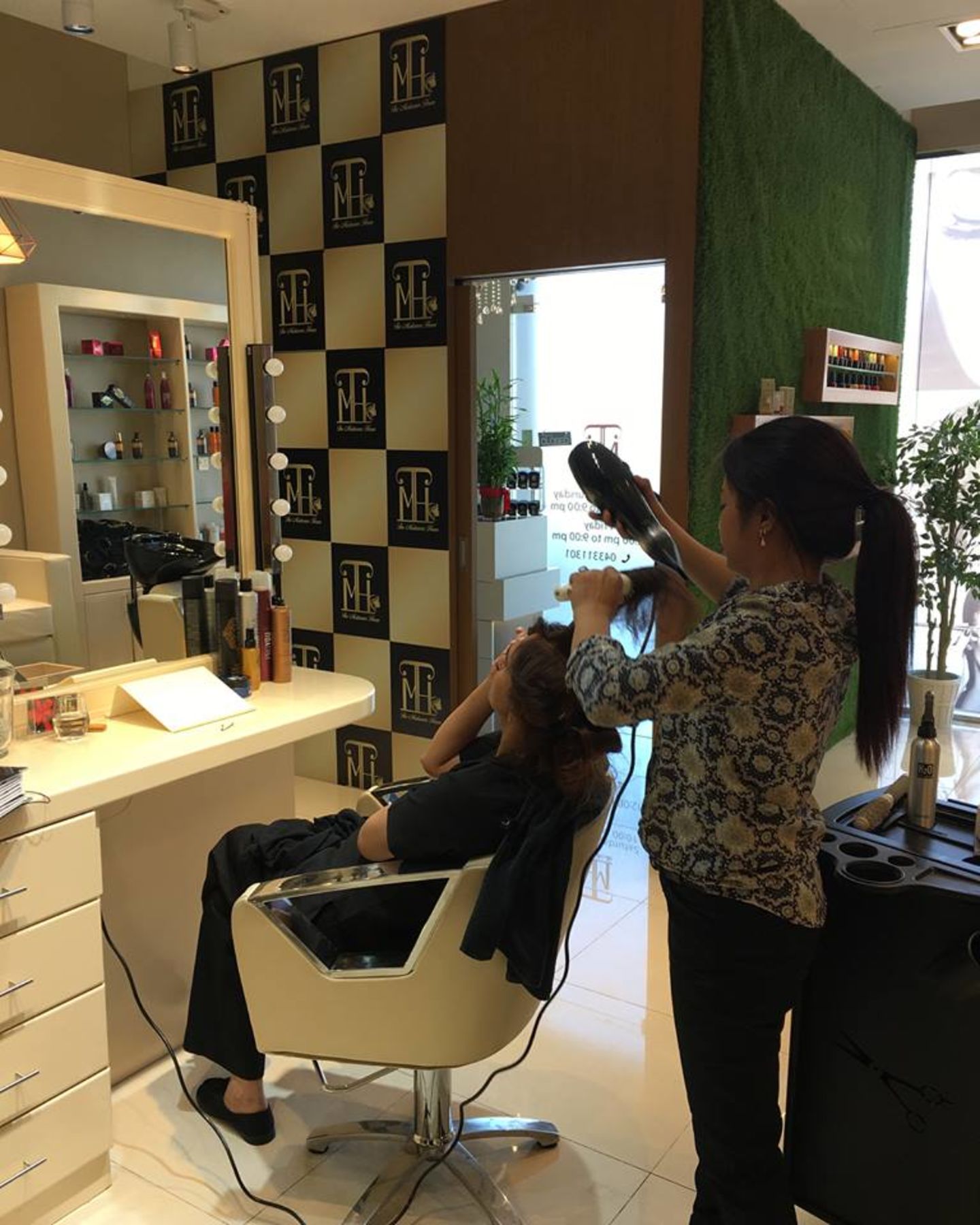 HiDubai-business-the-makeover-house-ladies-salon-beauty-wellness-health-beauty-salons-jumeirah-3-dubai-1