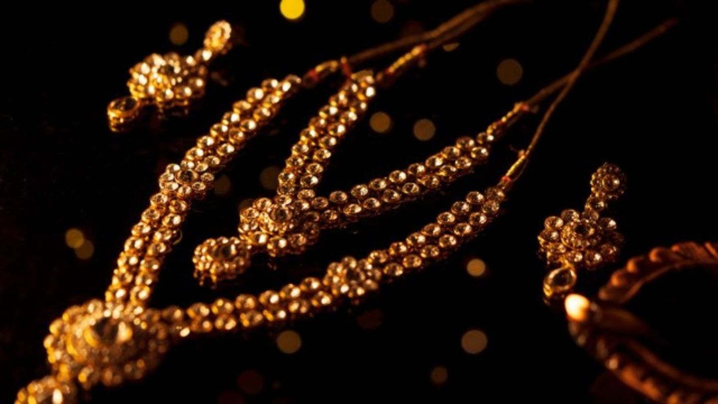 HiDubai-business-alm-gold-trading-shopping-jewellery-precious-stones-corniche-deira-dubai