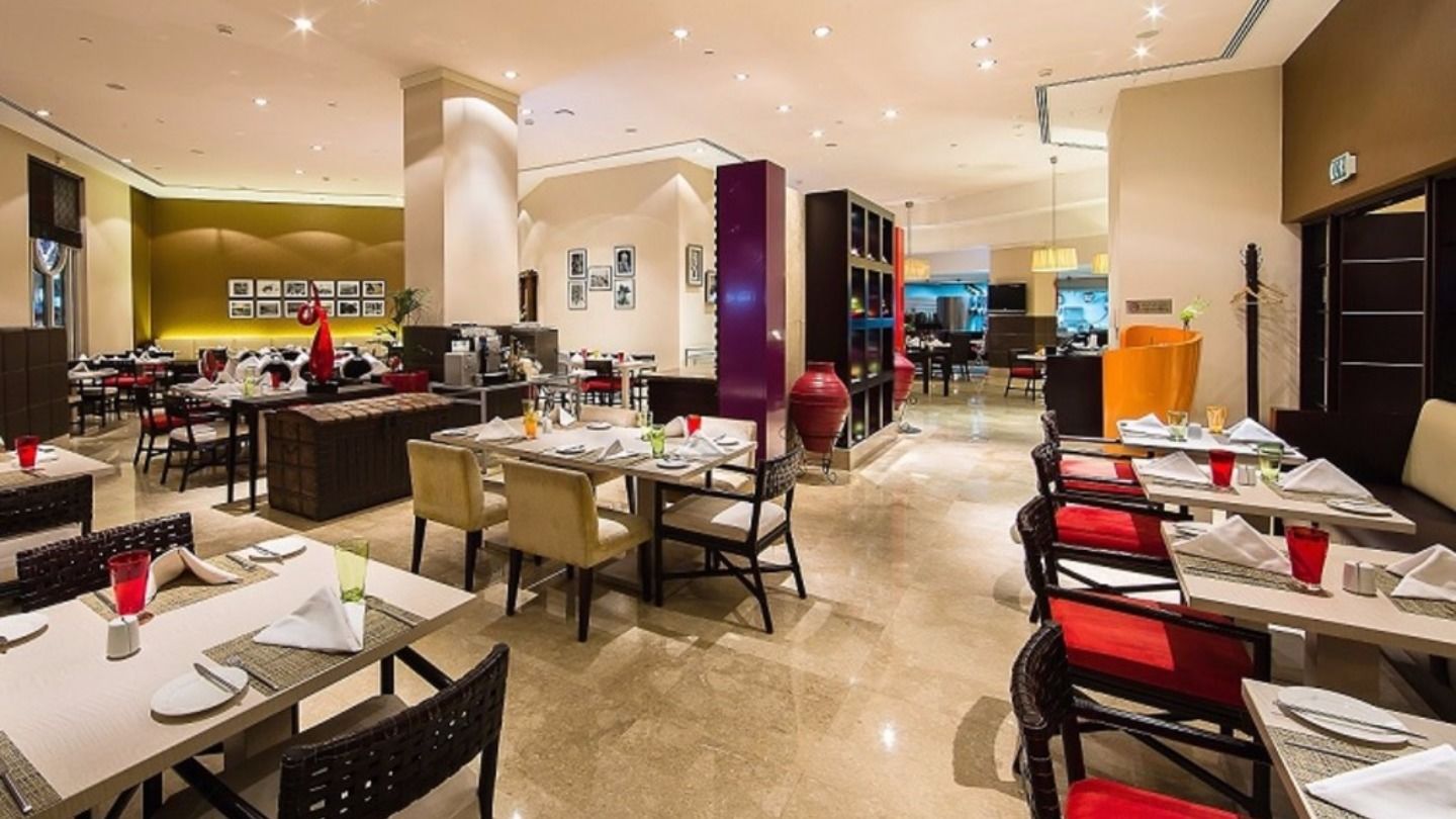HiDubai-business-the-junction-restaurant-food-beverage-restaurants-bars-al-khabaisi-dubai-2