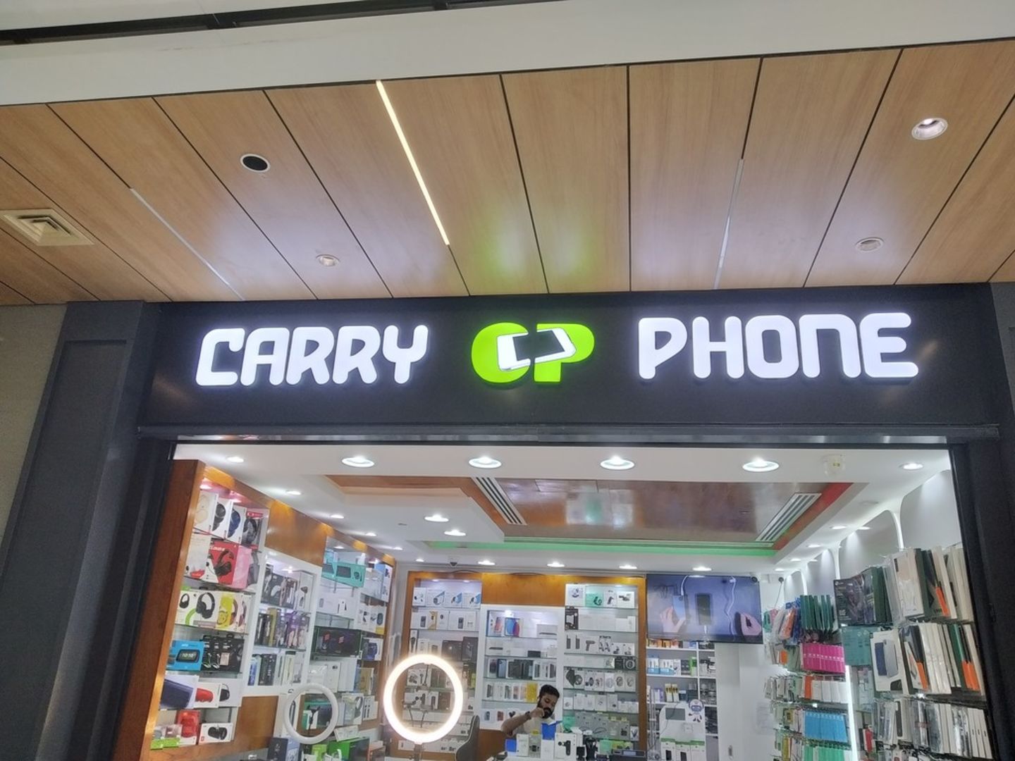 HiDubai-business-carry-phone-shopping-consumer-electronics-umm-suqeim-2-dubai