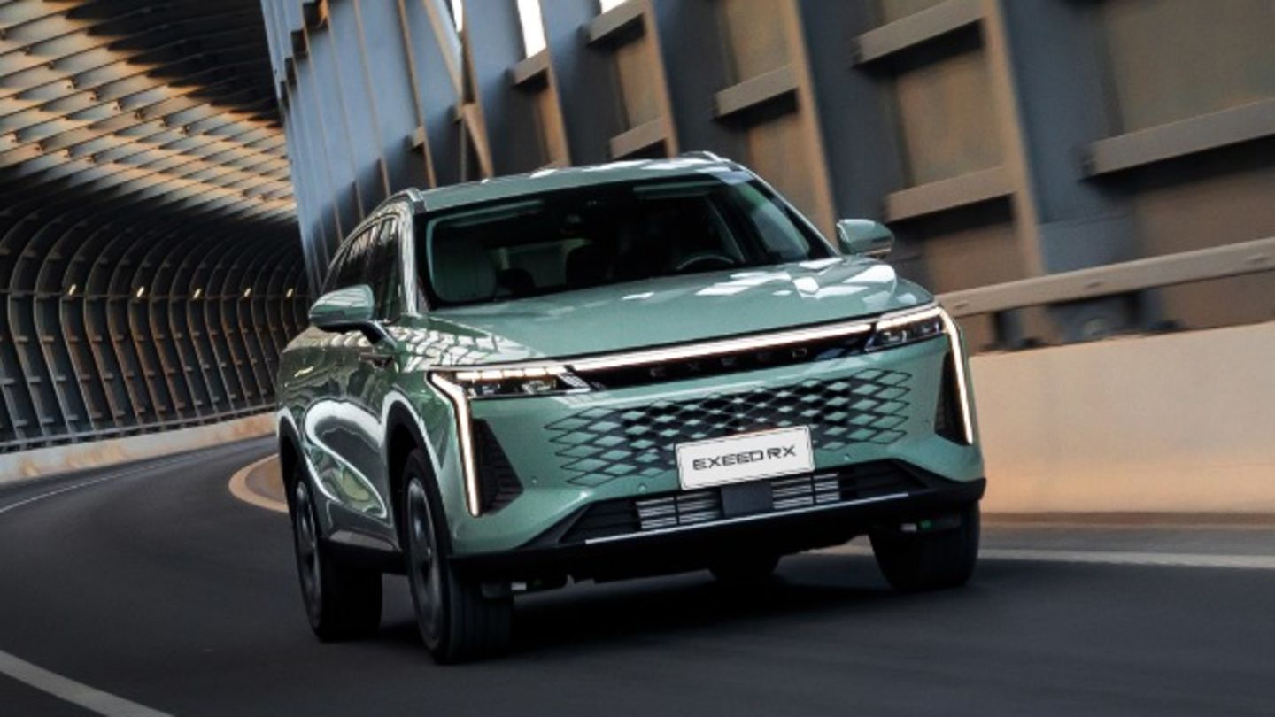 HiDubai-business-exeed-transport-vehicle-services-car-showrooms-service-centres-al-quoz-industrial-3-dubai