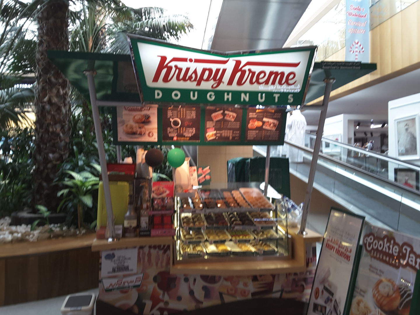 HiDubai-business-krispy-kreme-food-beverage-bakeries-desserts-sweets-al-quoz-industrial-1-dubai-2