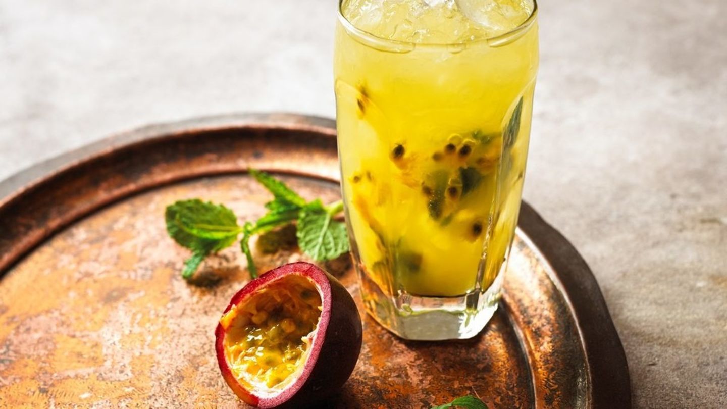 коктейль с сиропом маракуйя алкогольные. коктейль маракуйя алкогольный. сироп monin апельсин. коктейль с маракуйей алкогольные. коктейль с сиропом маракуйя алкогольные.