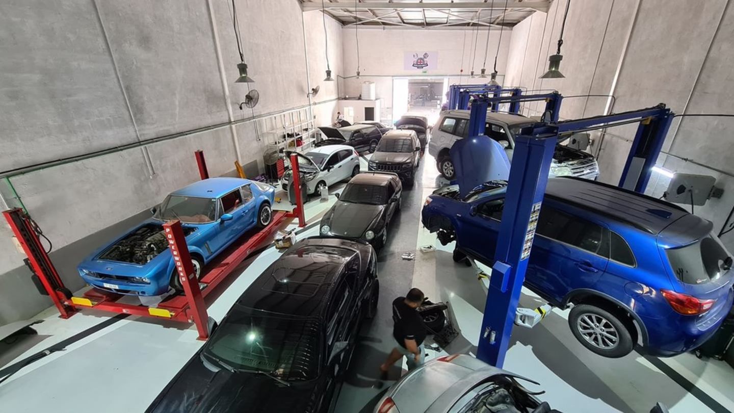 HiDubai-business-power-works-auto-repairing-transport-vehicle-services-car-assistance-repair-dubai-investment-park-1-dubai