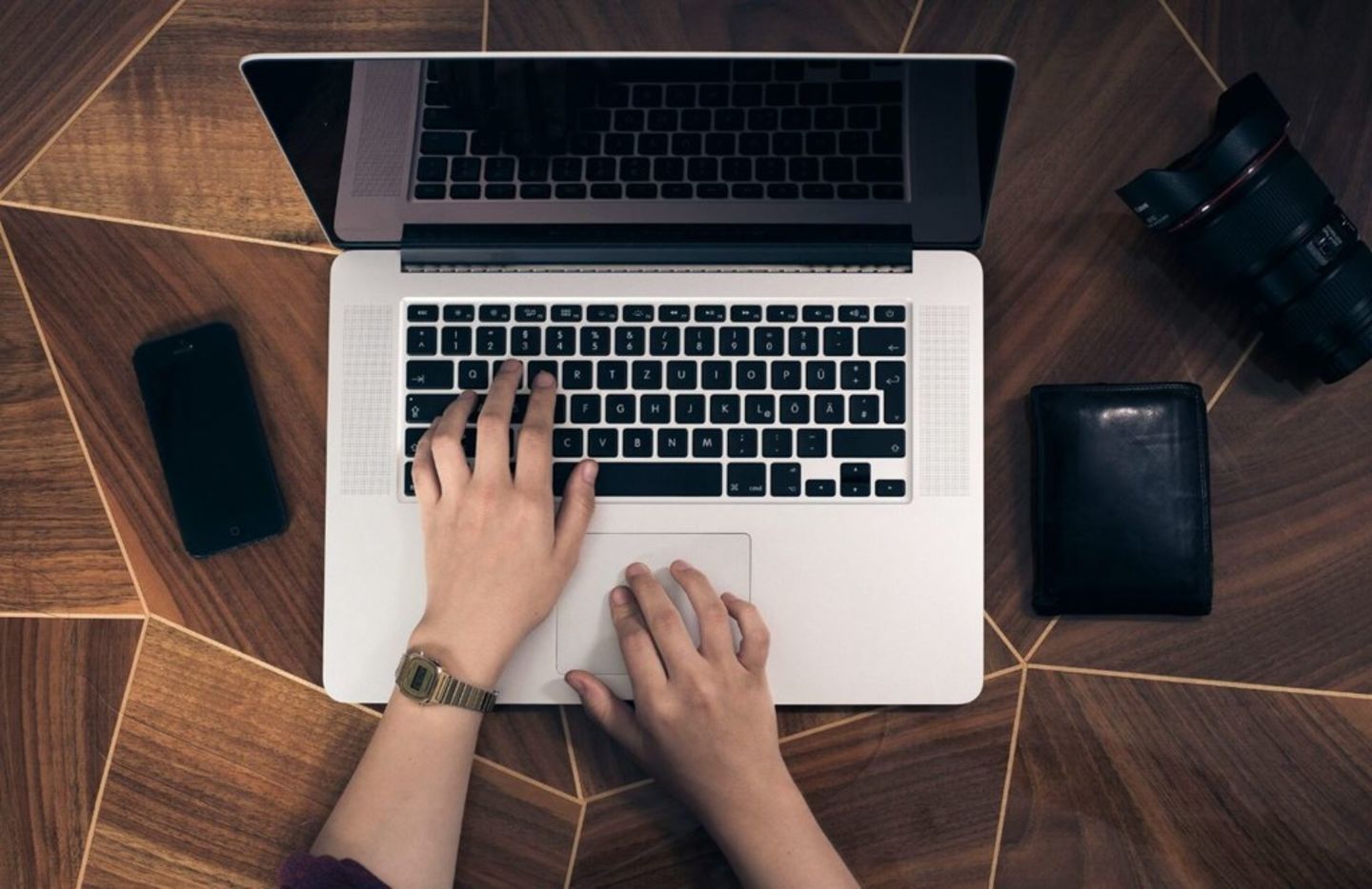 HiDubai-business-buraqa-computer-trading-shopping-consumer-electronics-al-fahidi-al-souq-al-kabeer-dubai-2