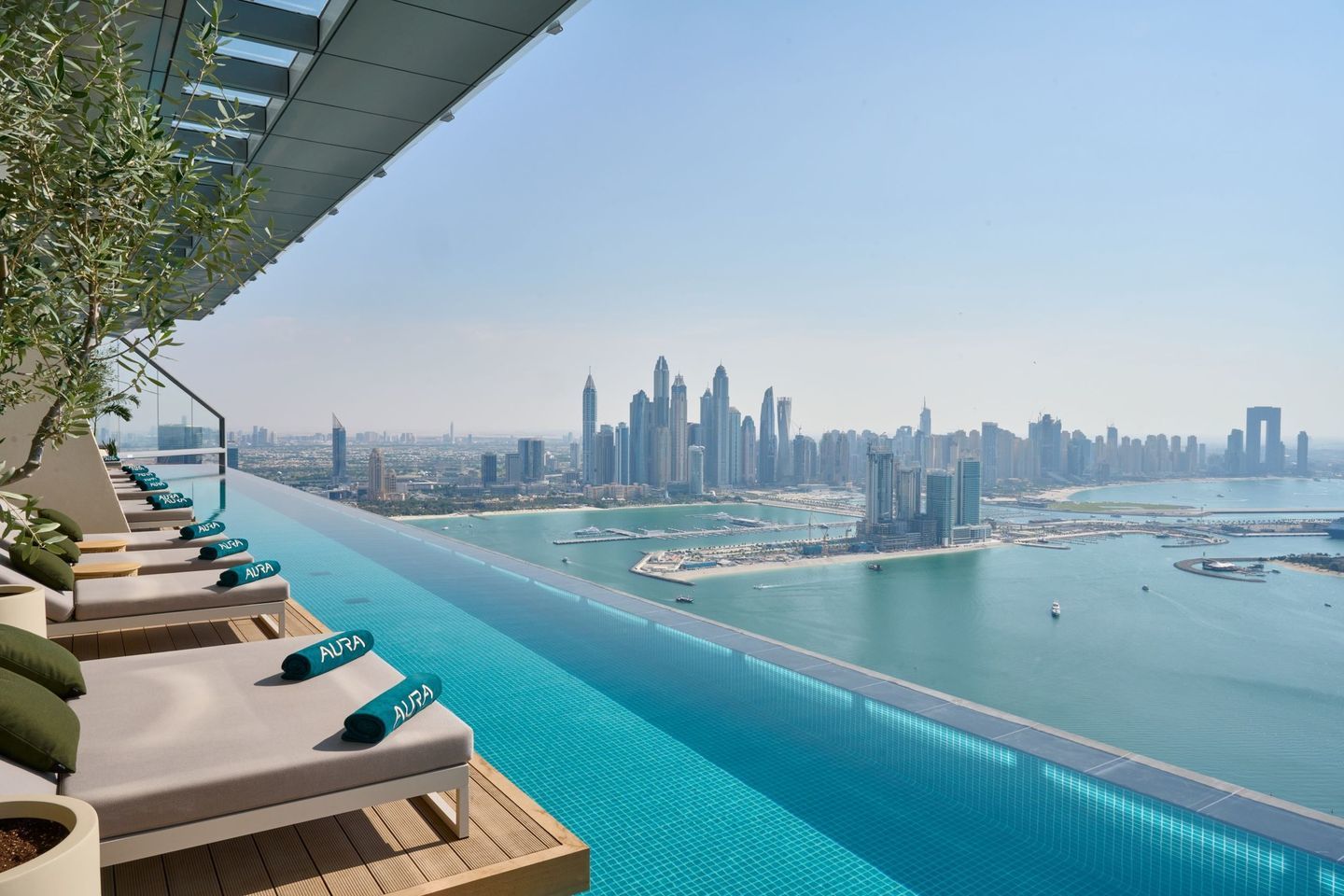 HiDubai-business-aura-skypool-food-beverage-restaurants-bars-the-palm-jumeirah-nakhlat-jumeirah-dubai
