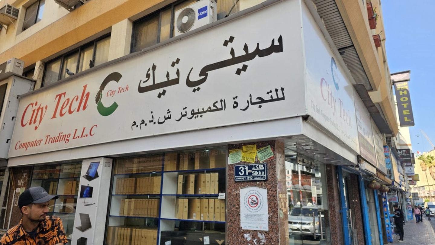 HiDubai-business-city-tech-computer-trading-b2b-services-distributors-wholesalers-meena-bazar-al-souq-al-kabeer-dubai