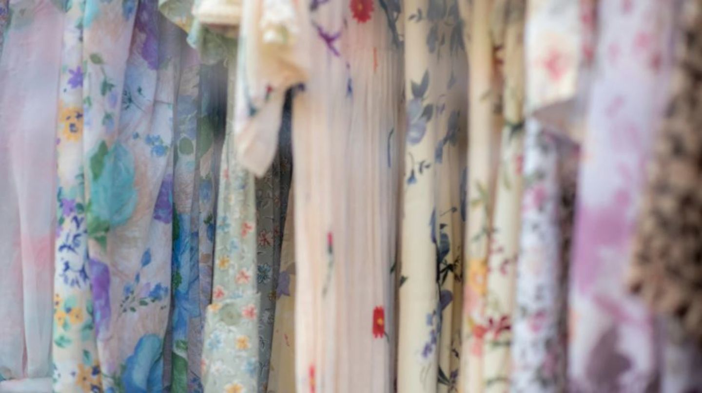 HiDubai-business-green-light-shopping-apparel-ayal-nasir-dubai