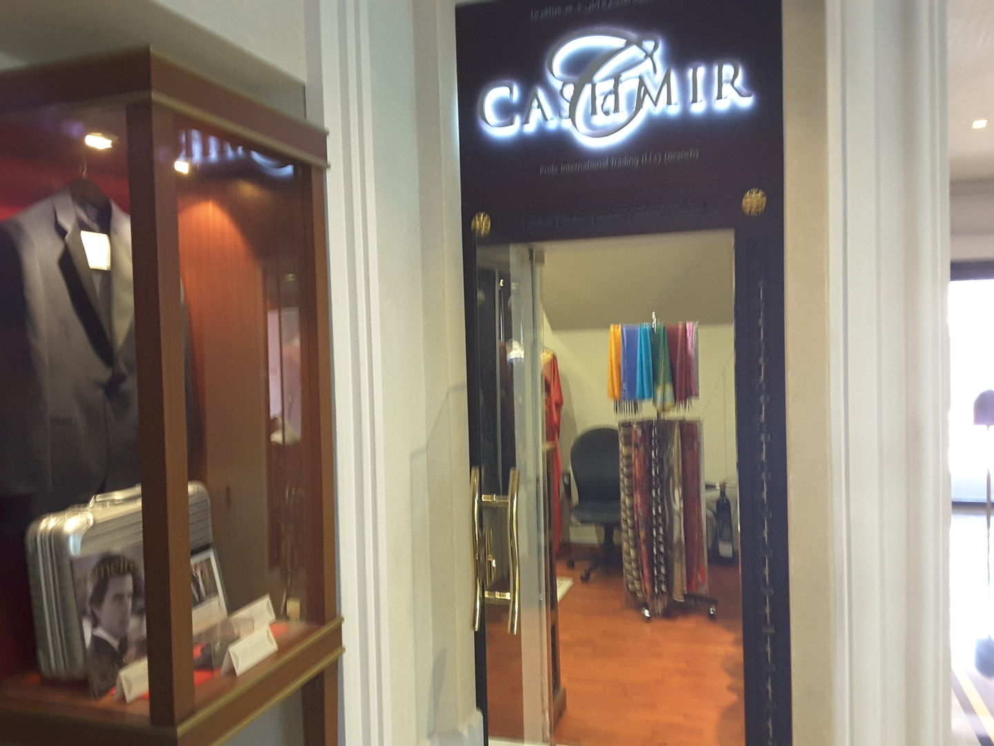 HiDubai-business-cashmir-shopping-apparel-the-palm-jumeirah-nakhlat-jumeirah-dubai-2