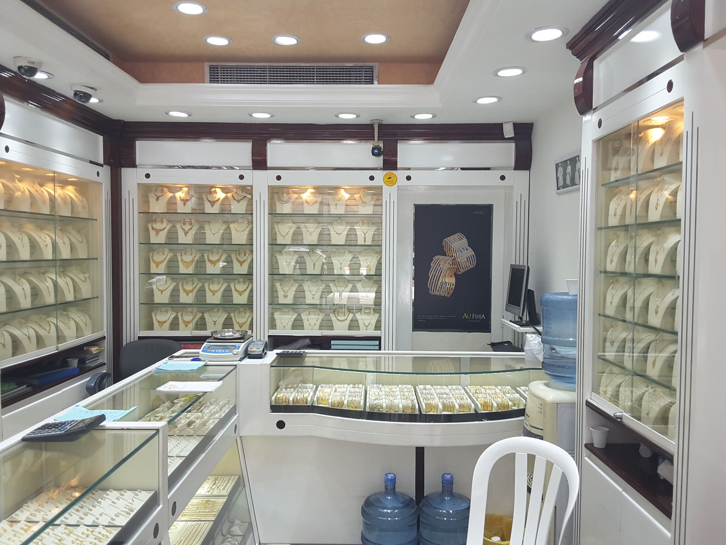 HiDubai-business-the-goldsmith-shopping-jewellery-precious-stones-meena-bazar-al-souq-al-kabeer-dubai-2