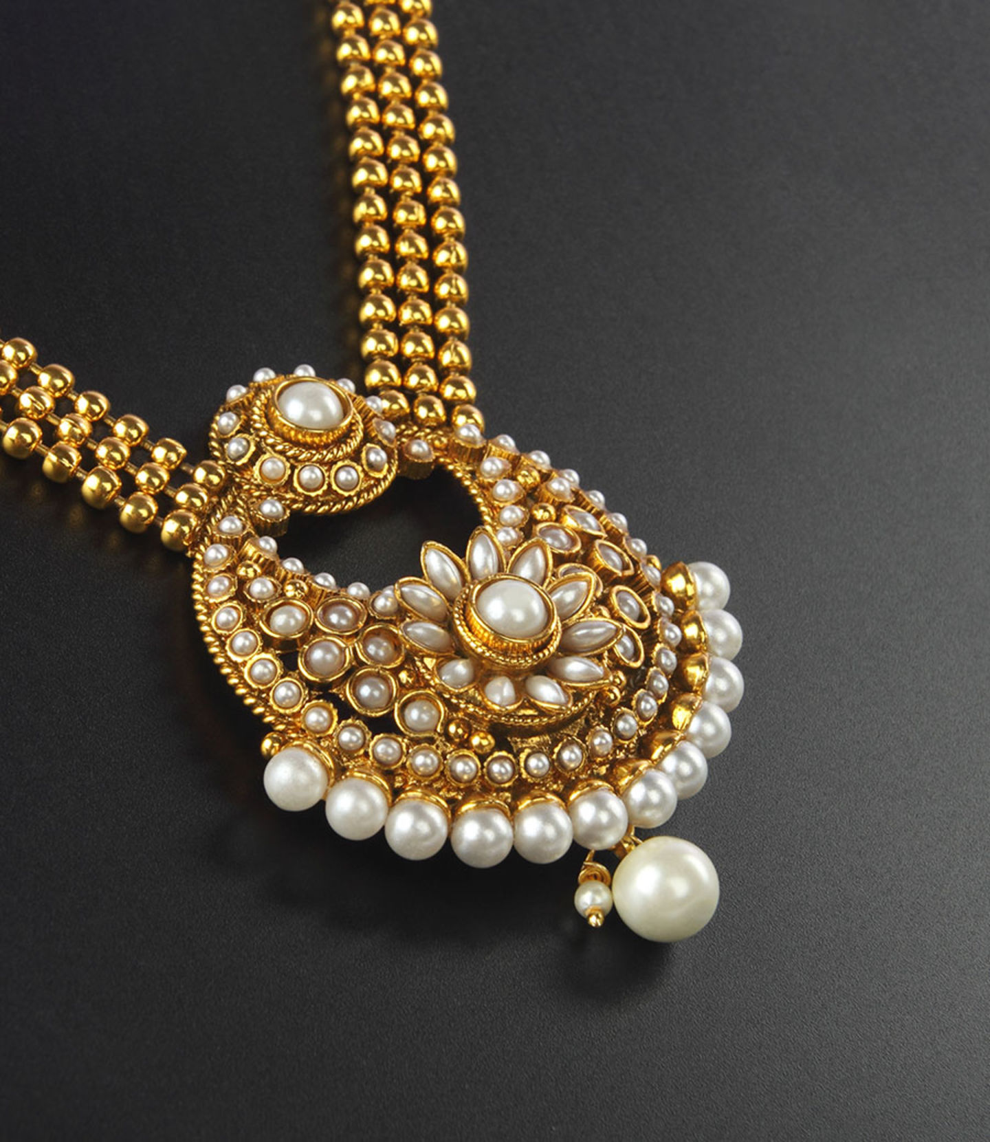 HiDubai-business-alhind-gold-diamond-shopping-jewellery-precious-stones-al-quoz-industrial-3-dubai