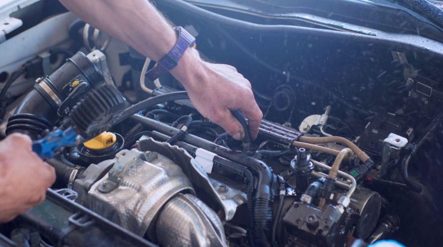 HiDubai-business-car-garage-expert-transport-vehicle-services-car-assistance-repair-al-quoz-industrial-3-dubai