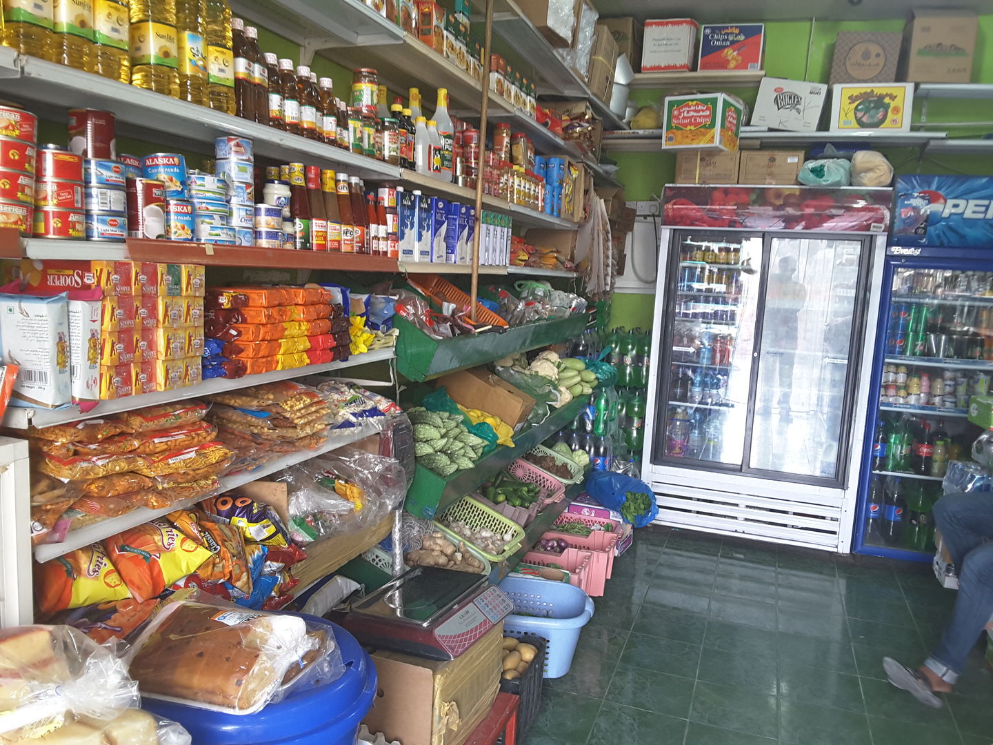 HiDubai-business-maryam-hassan-grocery-shopping-supermarkets-hypermarkets-grocery-stores-al-satwa-dubai-2