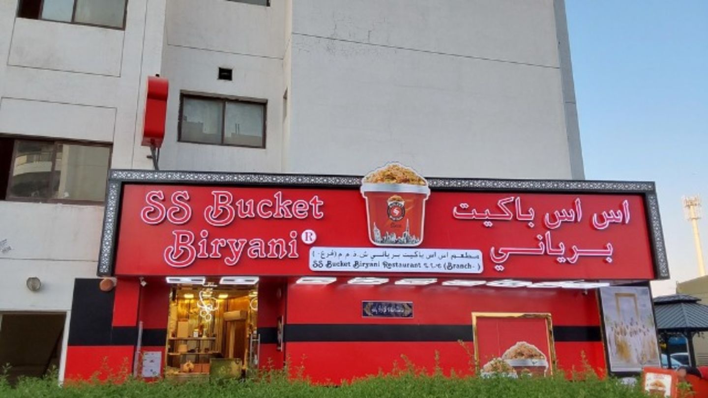 HiDubai-business-s-s-bucket-biryani-restaurant-food-beverage-restaurants-bars-al-qusais-industrial-2-dubai
