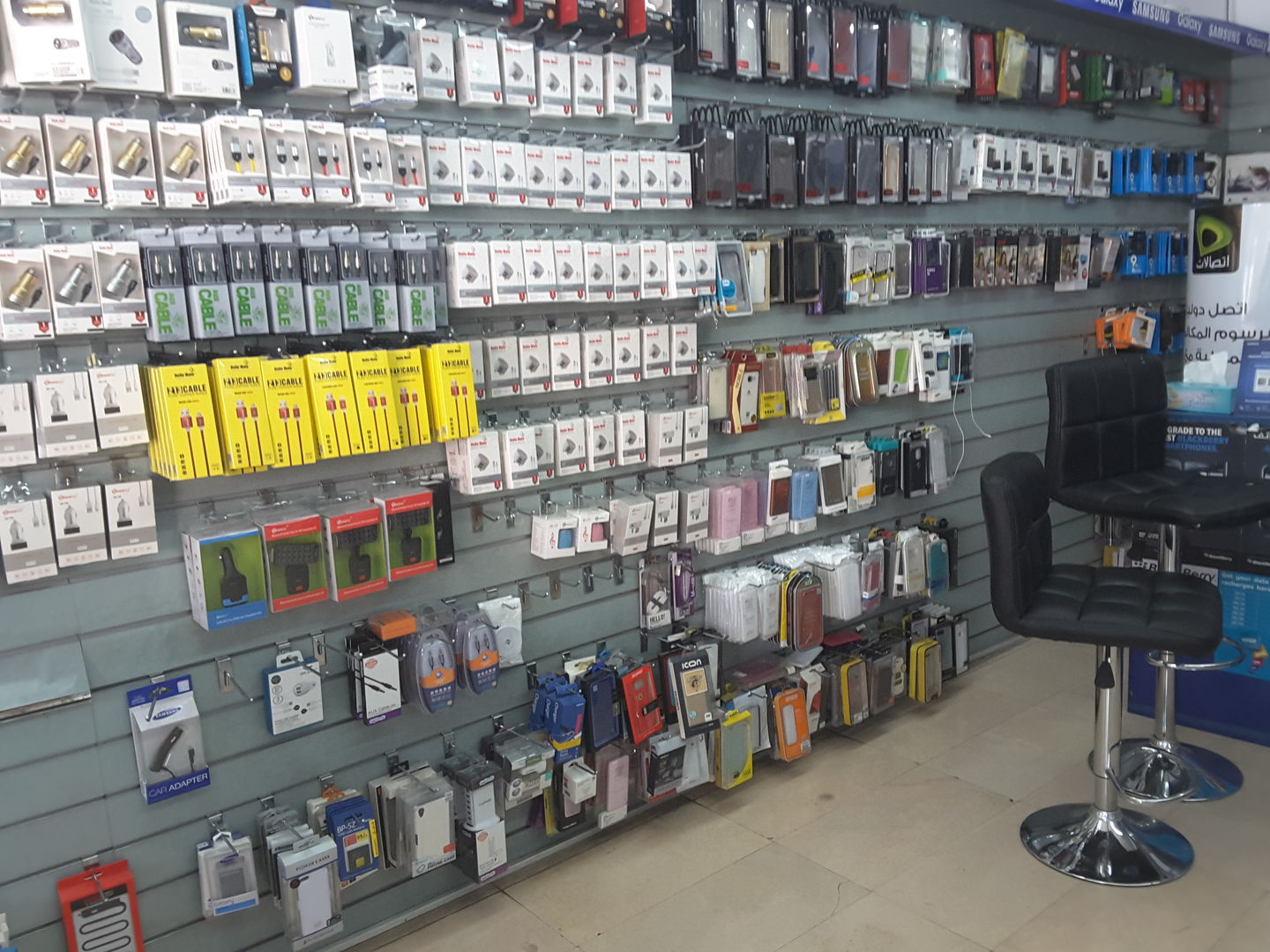 HiDubai-business-talk-to-me-mobiles-shopping-consumer-electronics-al-satwa-dubai-2