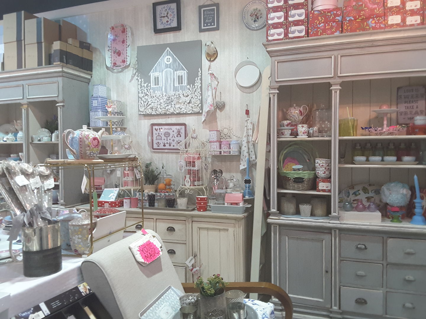 HiDubai-business-little-luxuries-shopping-furniture-decor-jumeirah-1-dubai