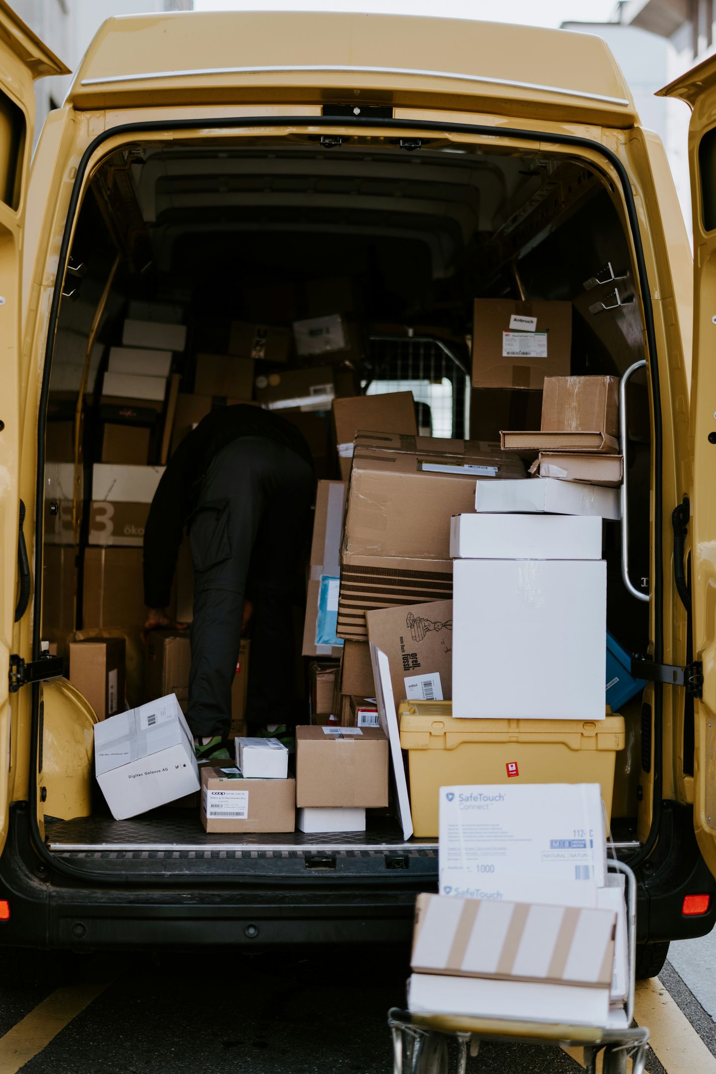 HiDubai-business-najmat-al-nawrs-delivery-services-shipping-logistics-courier-delivery-services-al-murar-dubai