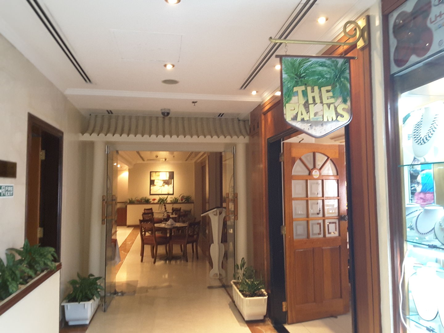 HiDubai-business-the-palms-food-beverage-restaurants-bars-baniyas-square-dubai-2