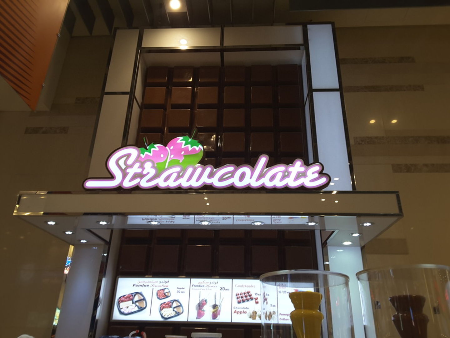 HiDubai-business-strawcolate-food-beverage-bakeries-desserts-sweets-burj-khalifa-dubai-2