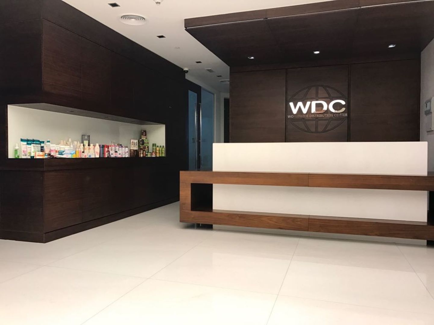 HiDubai-business-worldwide-distribution-center-b2b-services-distributors-wholesalers-business-bay-dubai-2