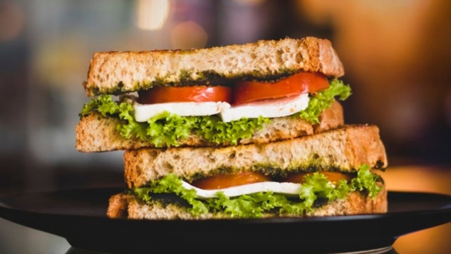 HiDubai-business-al-mishal-cafeteria-food-beverage-cafeterias-umm-suqeim-3-dubai