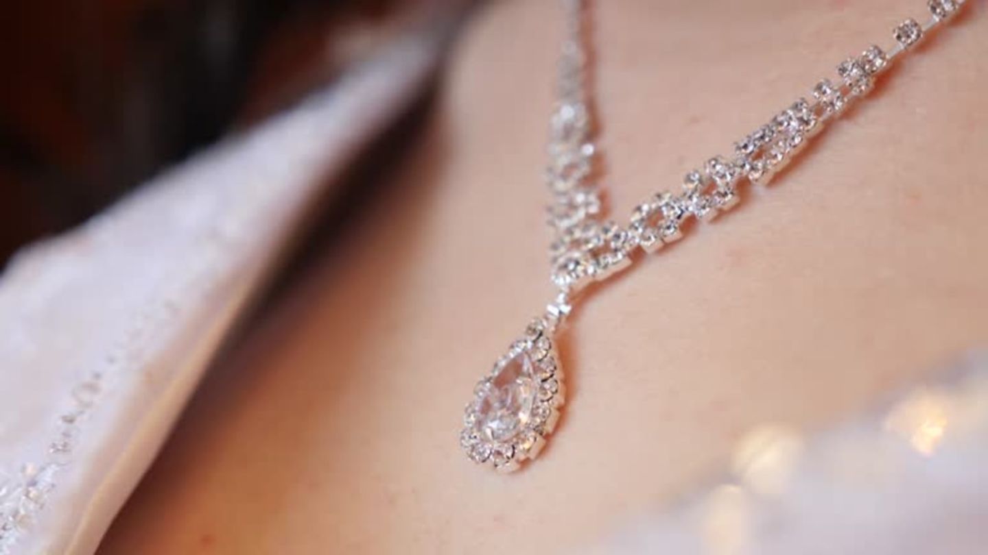 HiDubai-business-lucky-star-gold-trading-shopping-jewellery-precious-stones-al-daghaya-dubai