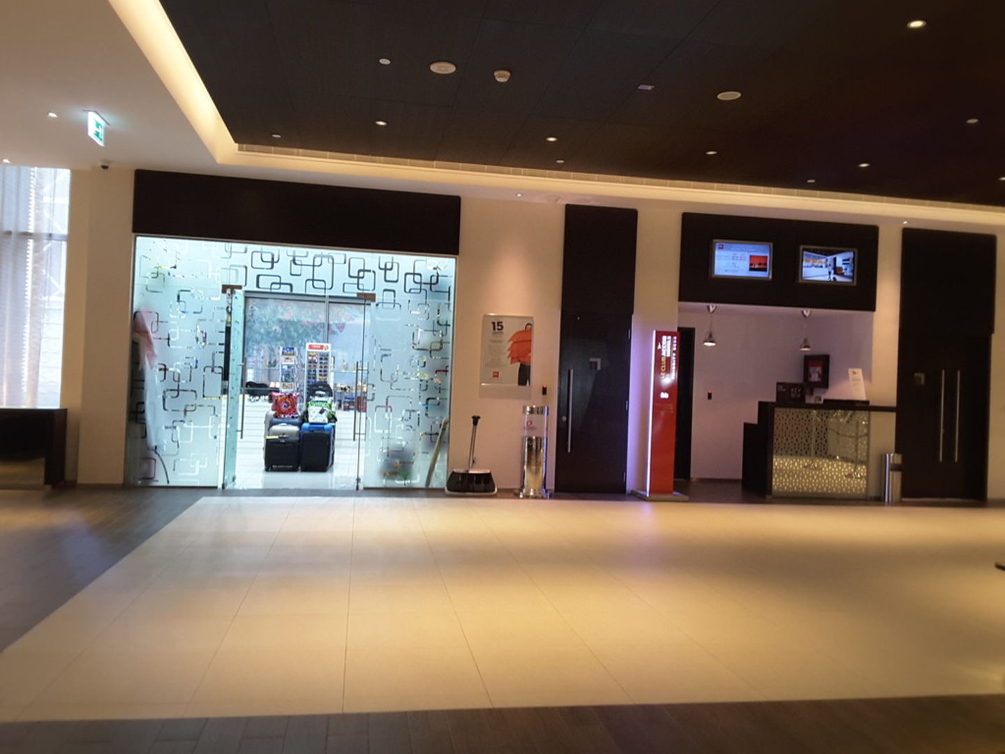 HiDubai-business-ibis-one-central-gift-shop-shopping-souvenirs-gifts-sheikh-zayed-road-1-trade-centre-2-dubai-2