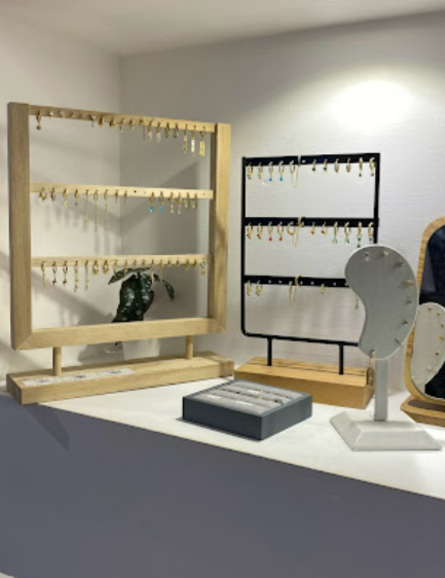 HiDubai-business-the-piercing-spot-shopping-jewellery-precious-stones-dubai-healthcare-city-umm-hurair-2-dubai