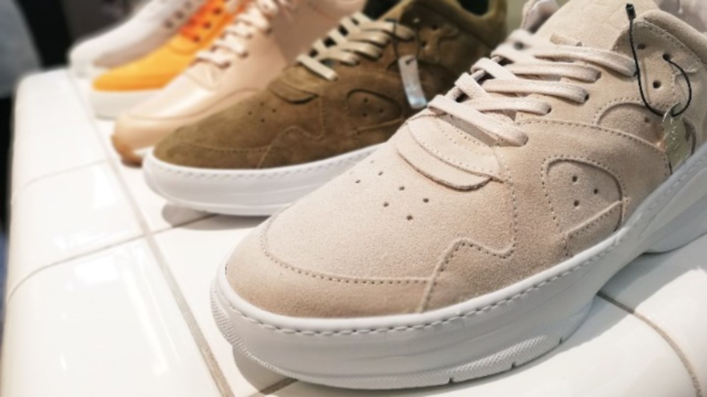 HiDubai-business-kang-rui-garments-trading-shopping-footwear-jebel-ali-industrial-2-dubai