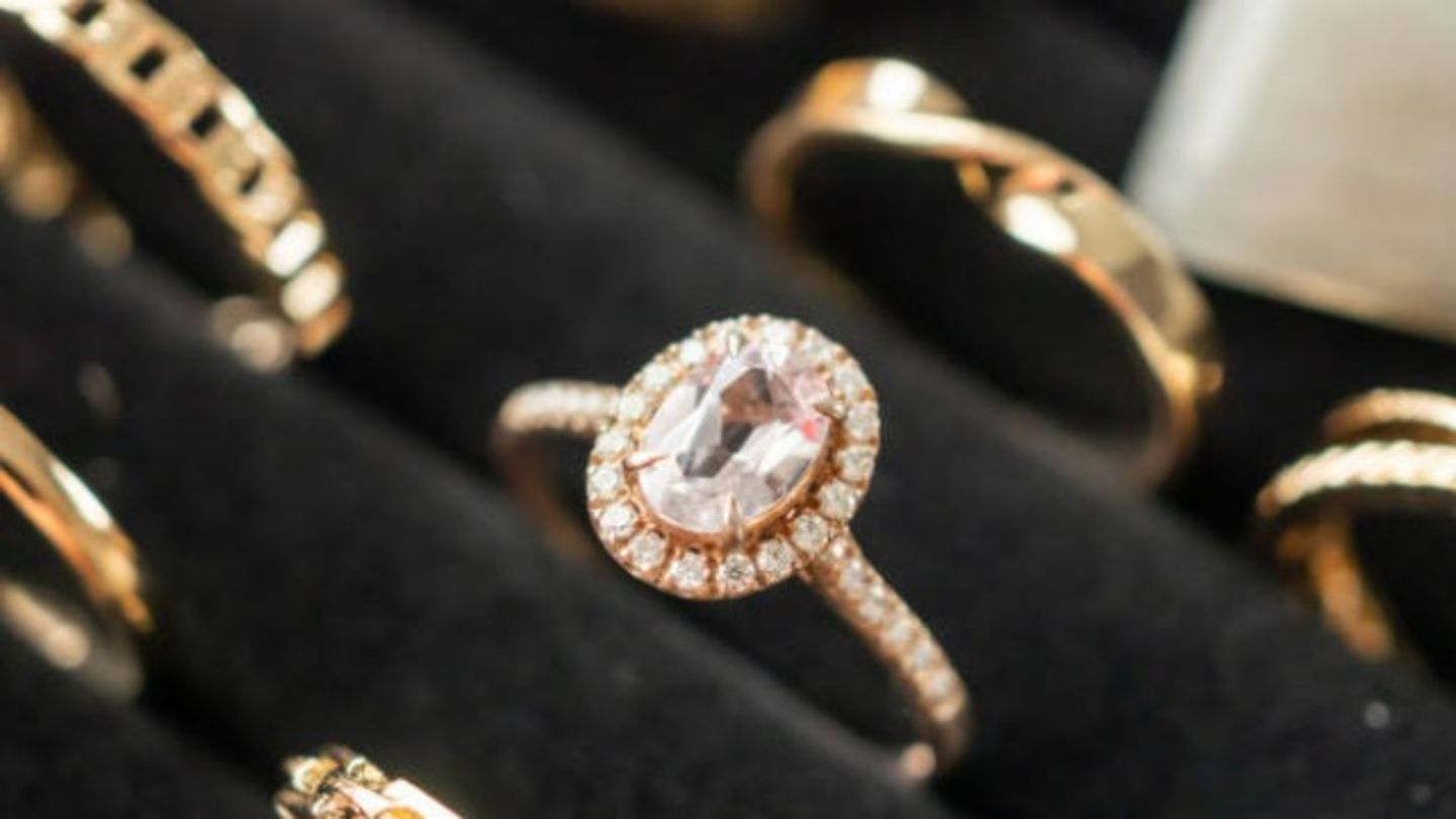 HiDubai-business-wahat-al-reem-jewellery-shopping-jewellery-precious-stones-al-ras-dubai