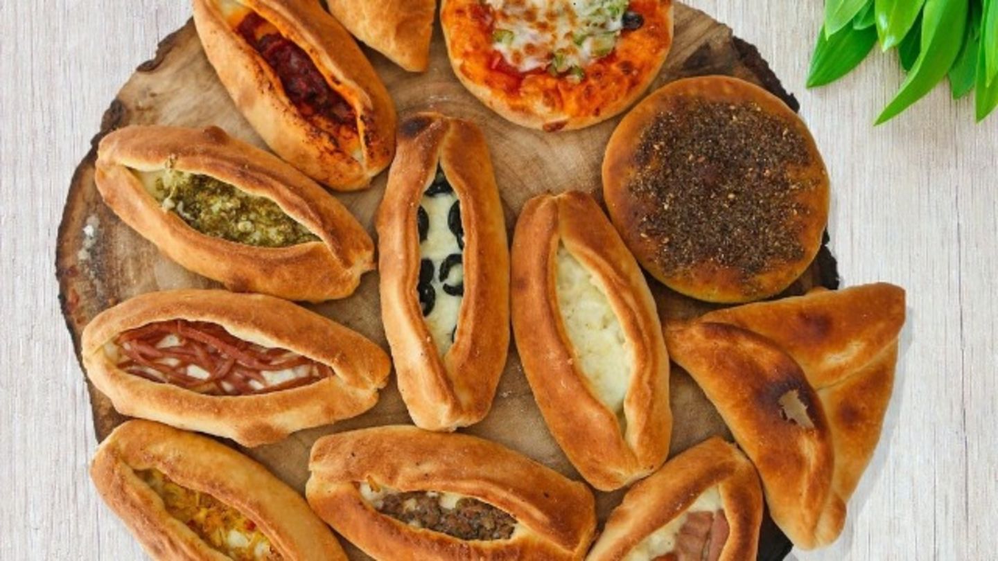 HiDubai-business-fatayer-ala-alnnar-restaurant-food-beverage-restaurants-bars-al-quoz-4-dubai