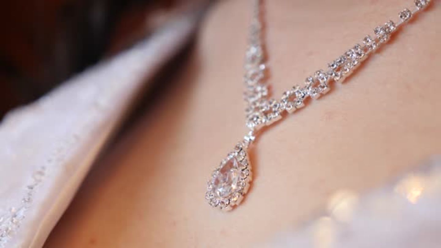 HiDubai-business-adi-hasan-alfardan-jewellery-trading-shopping-jewellery-precious-stones-al-raffa-dubai