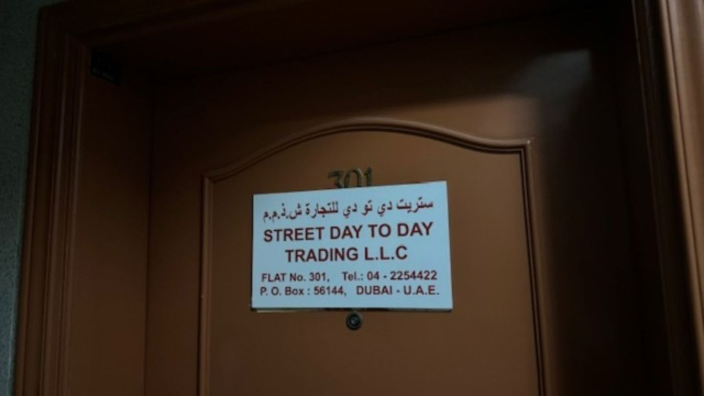 HiDubai-business-street-day-to-day-trading-shopping-souvenirs-gifts-al-daghaya-dubai