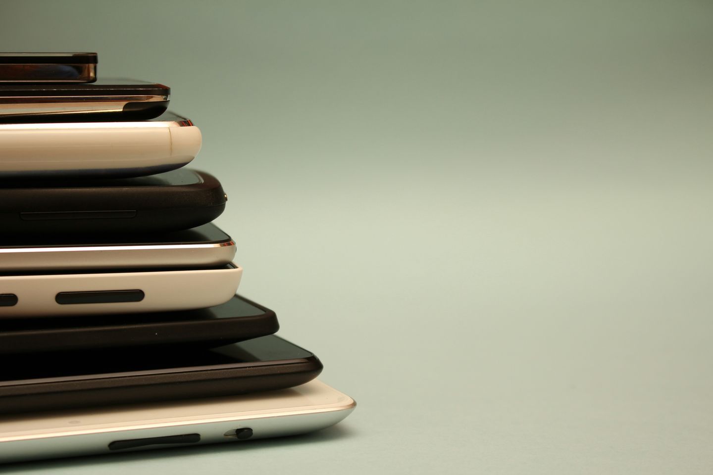 HiDubai-business-abdus-salam-hawlader-mobile-phones-trading-shopping-consumer-electronics-naif-dubai