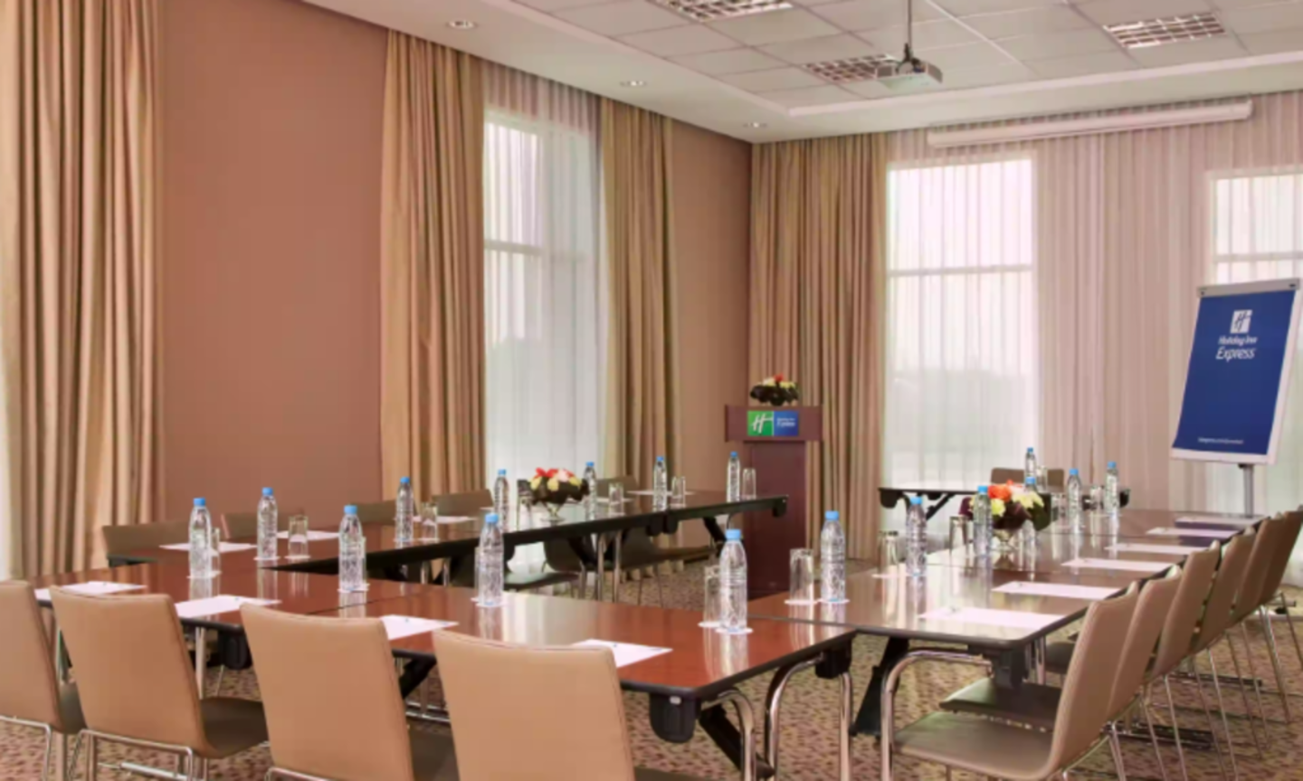 HiDubai-business-holiday-inn-express-meeting-room-b2b-services-business-incubators-and-co-working-spaces-al-melaheyah-dubai