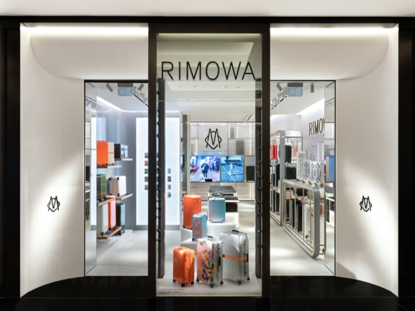 HiDubai-business-rimowa-shopping-luggage-travel-accessories-al-barsha-1-dubai
