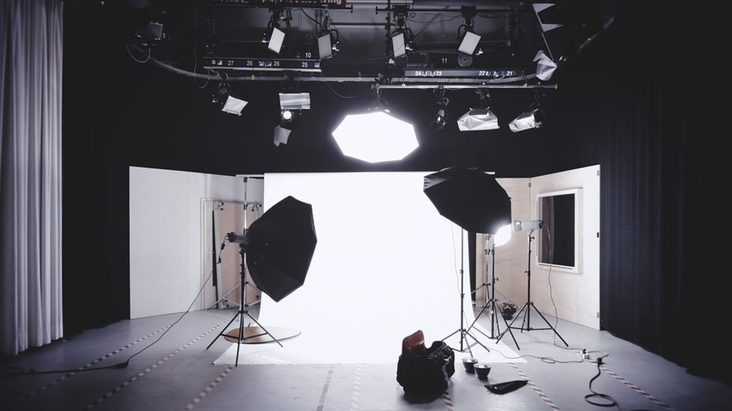 HiDubai-business-zaabeel-studio-vocational-services-art-photography-services-al-quoz-industrial-1-dubai-1