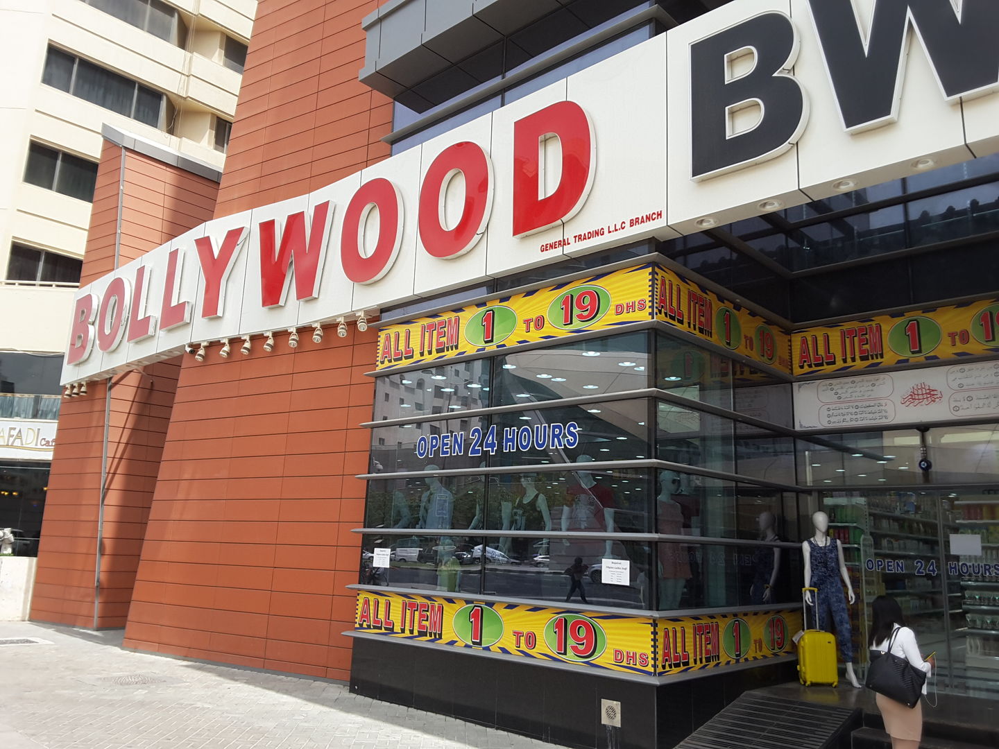 HiDubai-business-bollywood-shopping-apparel-al-muraqqabat-dubai-2