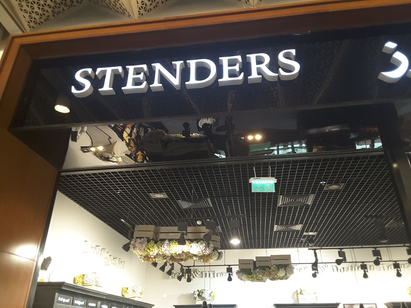 HiDubai-business-stenders-shopping-beauty-cosmetics-stores-jumeirah-1-dubai
