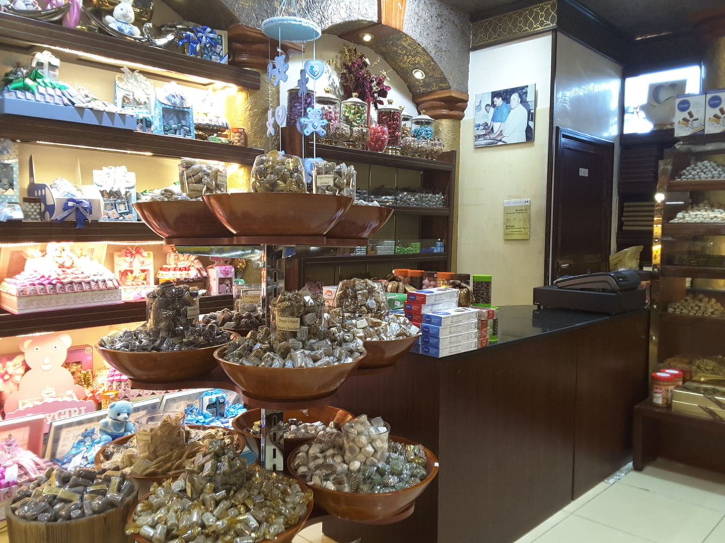 HiDubai-business-yamal-al-sham-sweets-roastery-food-beverage-bakeries-desserts-sweets-ras-al-khor-industrial-3-dubai-2