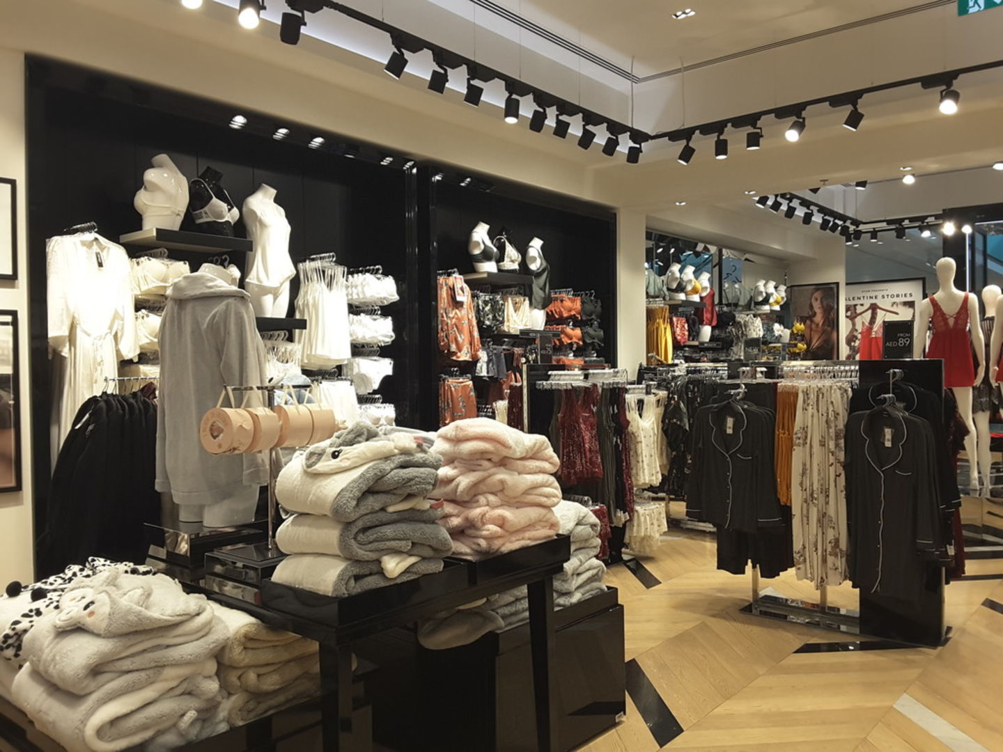 HiDubai-business-etam-shopping-apparel-burj-khalifa-dubai