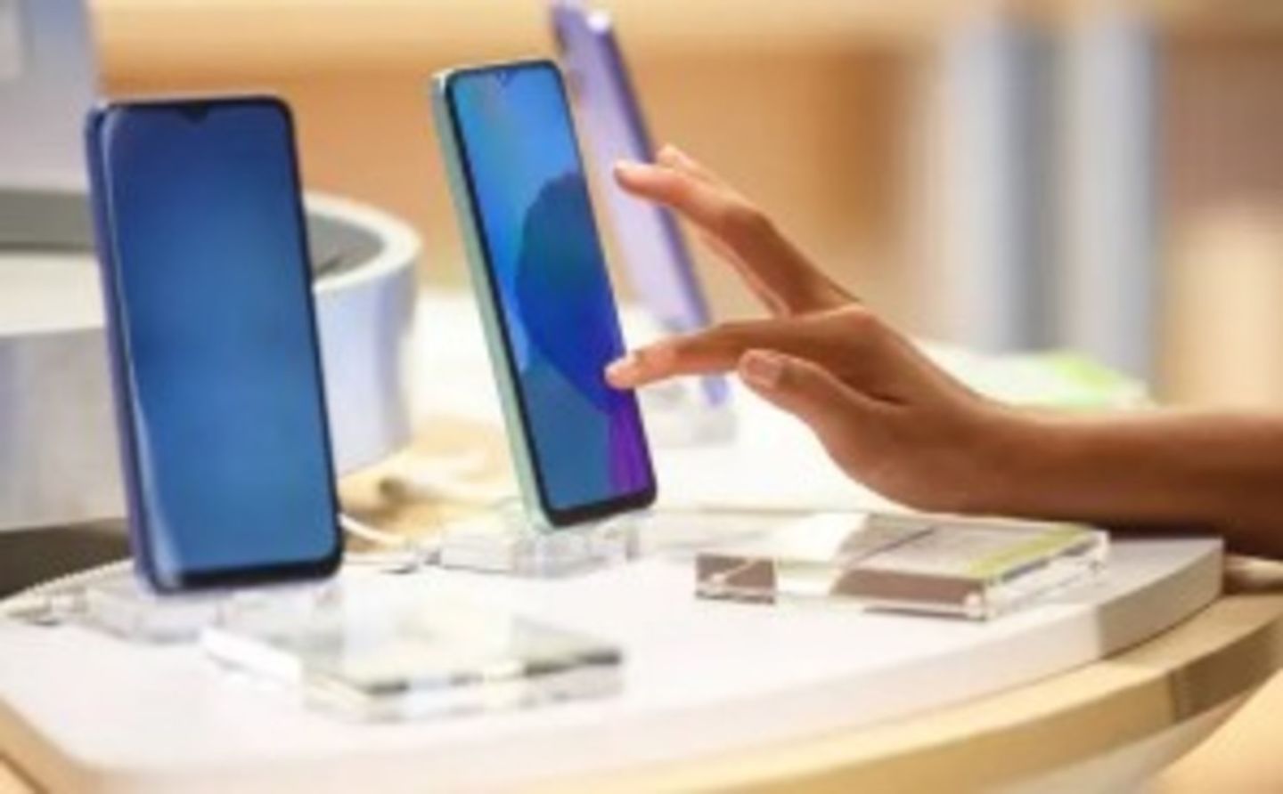 HiDubai-business-lotus-hamrah-mobile-phones-accessories-trading-shopping-consumer-electronics-naif-dubai