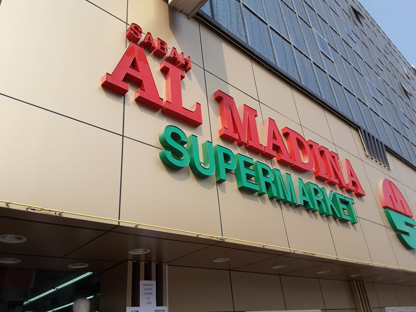 HiDubai-business-sabah-al-madina-supermarket-shopping-supermarkets-hypermarkets-grocery-stores-naif-dubai-2