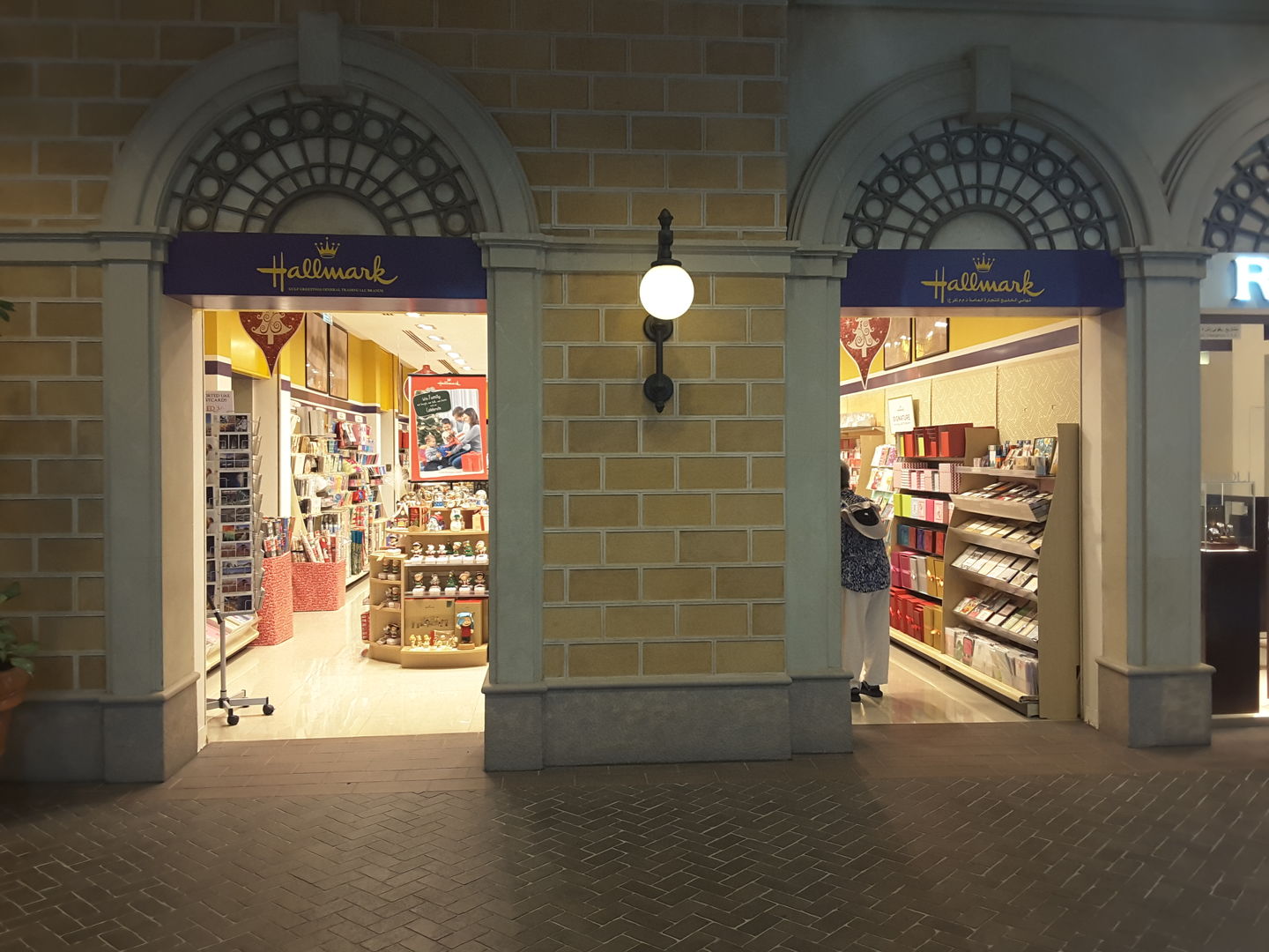 HiDubai-business-hallmark-shopping-souvenirs-gifts-jumeirah-1-dubai-2