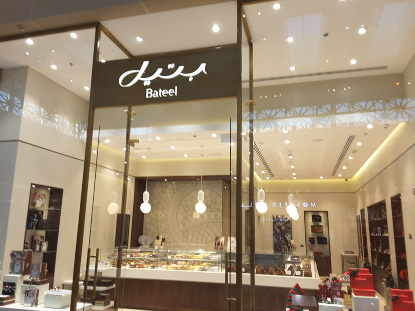 HiDubai-business-bateel-food-beverage-bakeries-desserts-sweets-mirdif-dubai-2