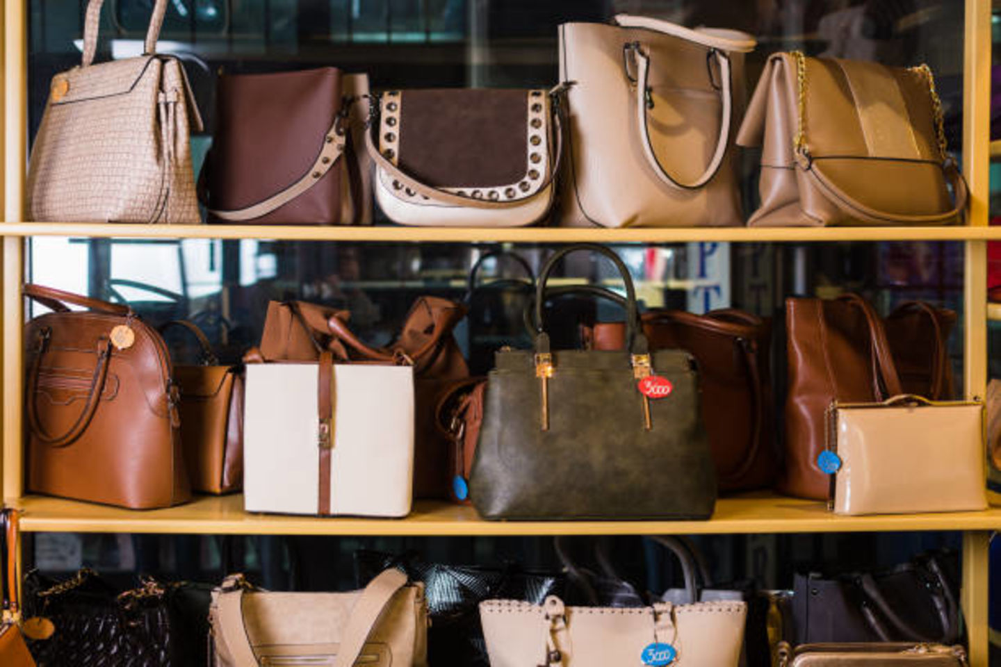 HiDubai-business-farida-siraj-trading-shopping-luggage-travel-accessories-naif-dubai