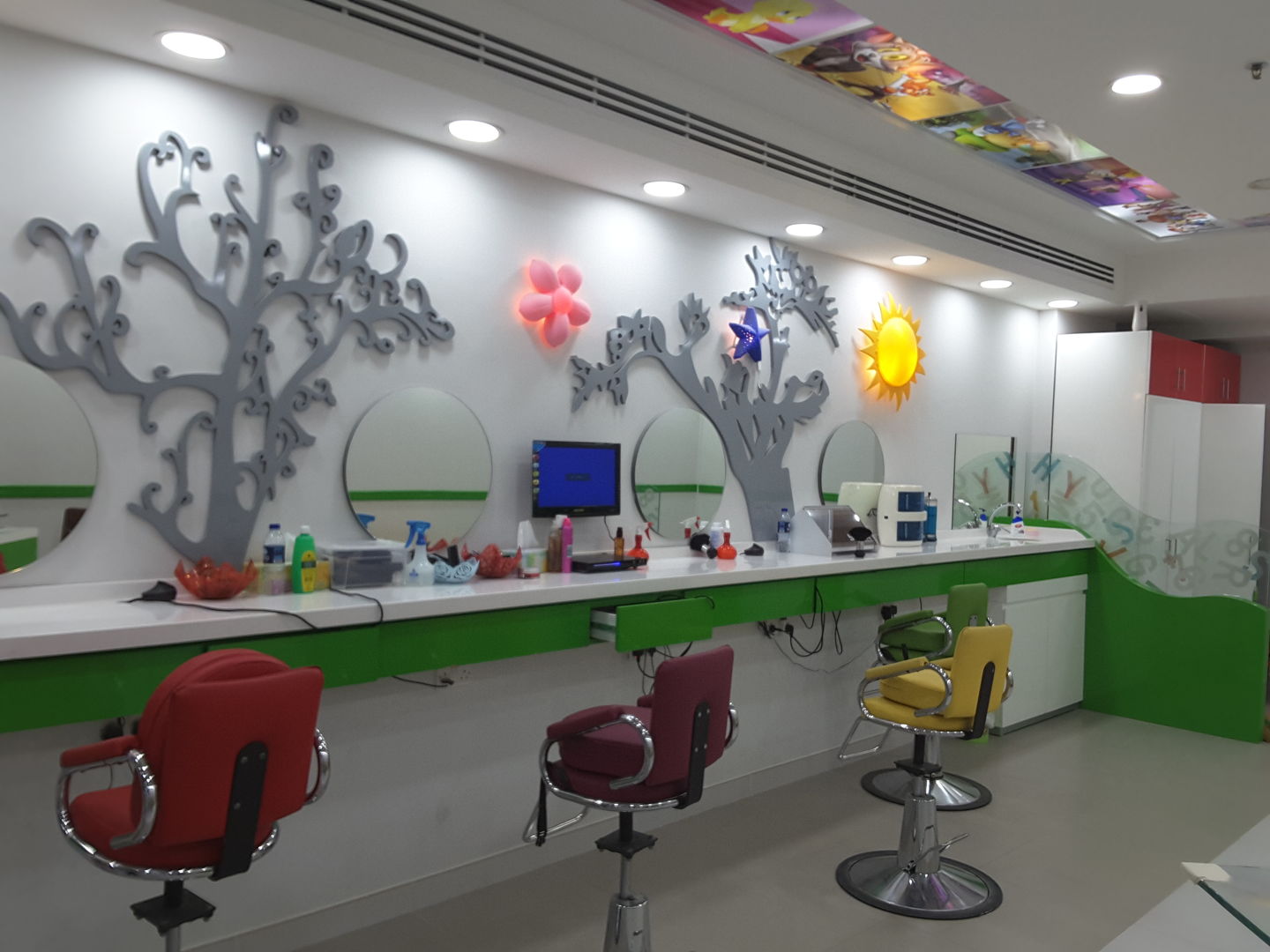 HiDubai-business-kuts-4-kids-beauty-wellness-health-beauty-salons-al-rashidiya-dubai-2